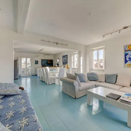 Spacious In Dei Marmi - Sea View & Balcony Lägenhet