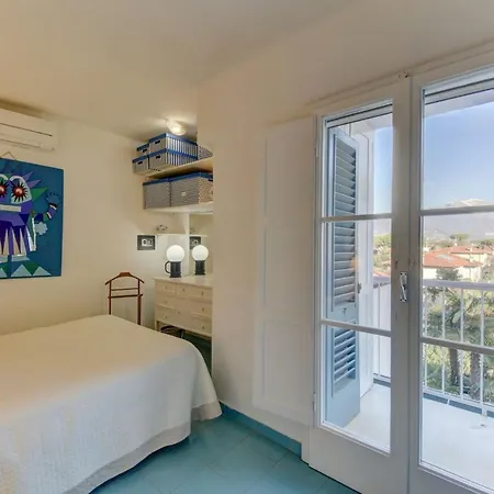 Spacious In Dei Marmi - Sea View & Balcony