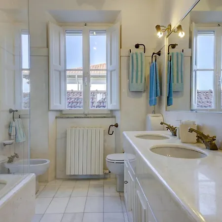 Spacious In Dei Marmi - Sea View & Balcony