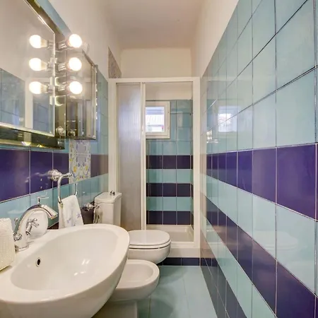 Spacious In Dei Marmi - Sea View & Balcony Апартаменти