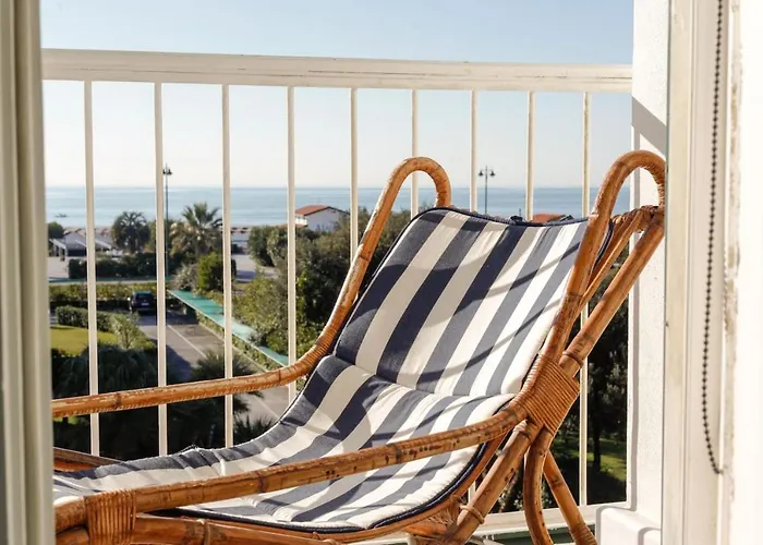 Spacious In Dei Marmi - Sea View & Balcony شقة