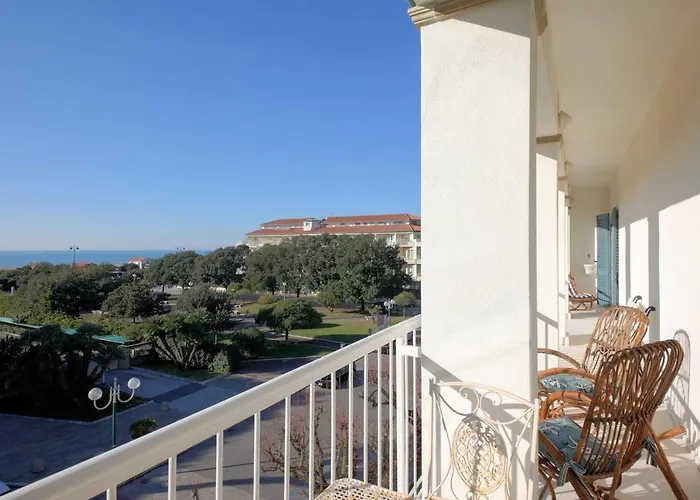 شقة Spacious In Dei Marmi - Sea View & Balcony فورتي دي مارمي
